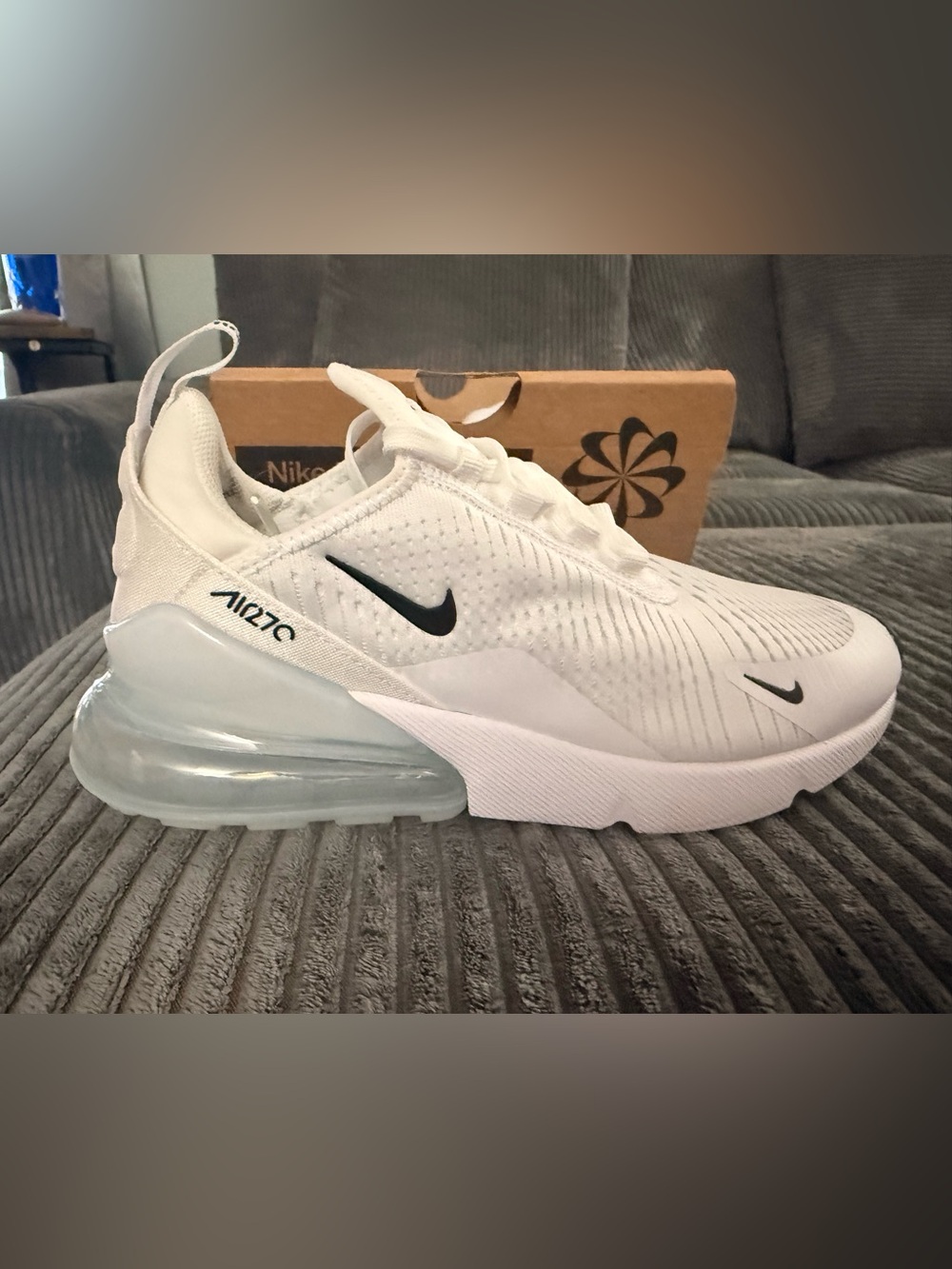 Never Worn Women’s Nike Air Max 270 White Sneaker with Black Swoosh women’s 7